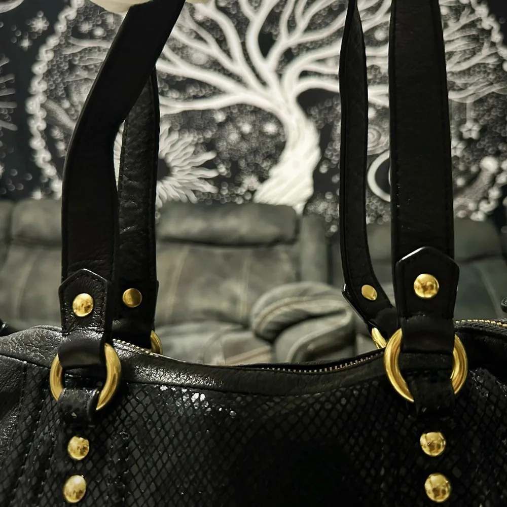 Vintage Style Y2K Coach Black Leather Shoulder Bag with Gold Accents make offer - Picture 16 of 17